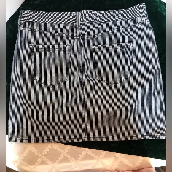 Croft & Barrow Stretch Train Conductor Inspired Denim Skirt Size 14 - Picture 9 of 9
